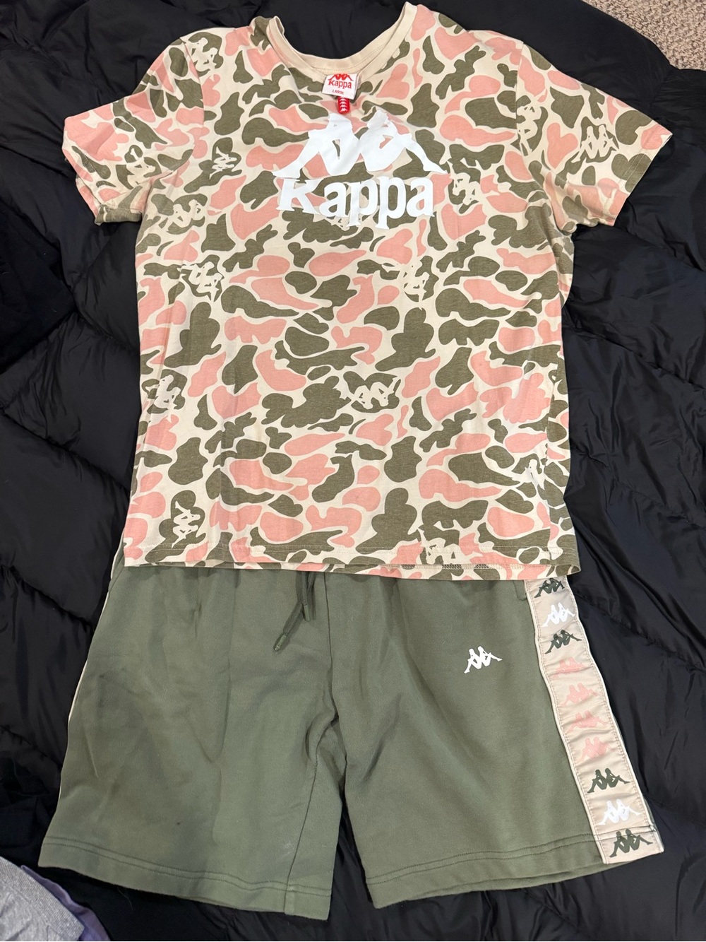 Kappa menās Pink & Olive Camo Tee and Shorts Set